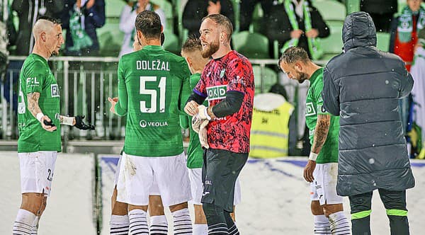 Brankár Holec zápas v takých podmienkach ešte nezažil.