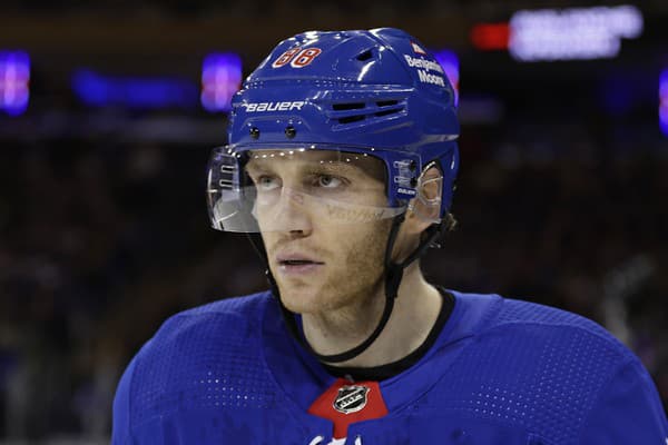 Americký hokejista Patrick Kane podpísal ročný kontrakt s Detroitom Red Wings.