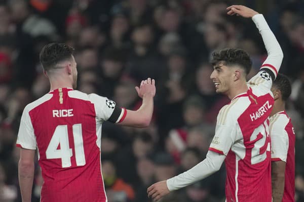 ráč Arsenalu Kai Havertz (vpravo) sa raduje z gólu.