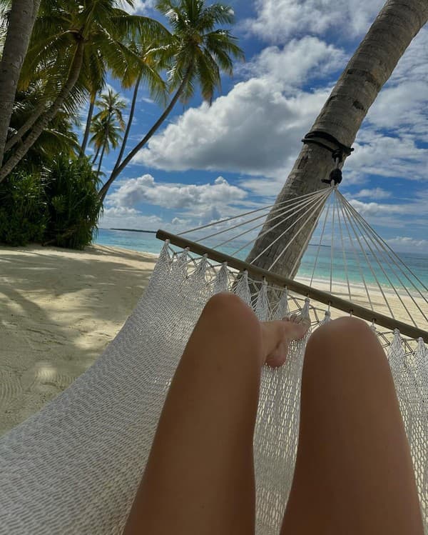 Belinda Benčičová si s priateľom užíva slnko a pláže na Maldivách.