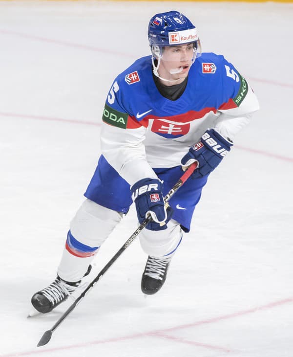 Talentovaný Šimon Nemec má za sebou vydarenú premiéru v NHL.