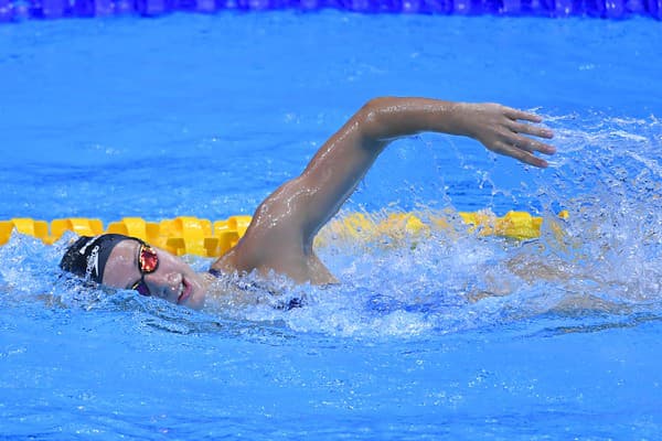 Slovenská reprezentantka v plávaní Andrea Podmaníková postúpila do finále štafety a na 100 m prsia postúpila do semifinále.