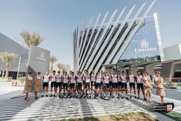 Felix so svojim tímom UAE Team Emirates.