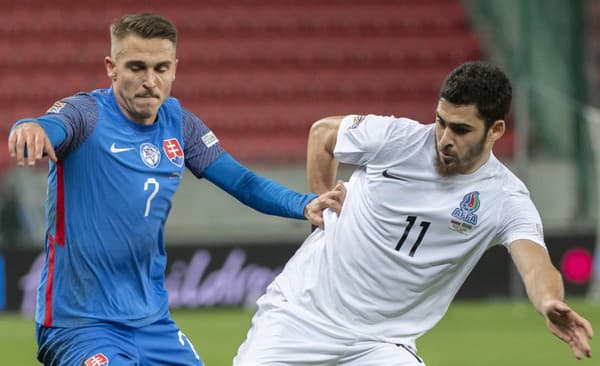 Na snímke zľava Kristián Vallo (Slovensko) a Ramil Šejdajev (Azerbajdžan) počas zápasu 5. kola 3. skupiny C-divízie Ligy národov vo futbale Slovensko - Azerbajdžan
