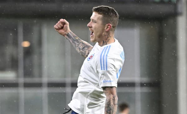 Na snímke  hráč Juraj Kucka (Slovan) sa teší z gólu na 1:1.