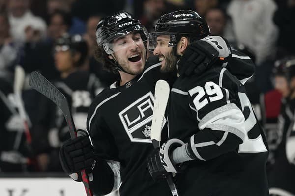 Martin Frk (vpravo) obliekal v NHL dres Los Angeles Kings.