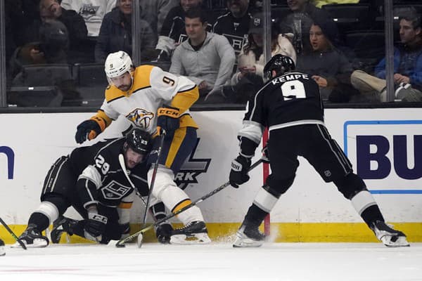 Martin Frk (vľavo dole) obliekal v NHL dres Los Angeles Kings.