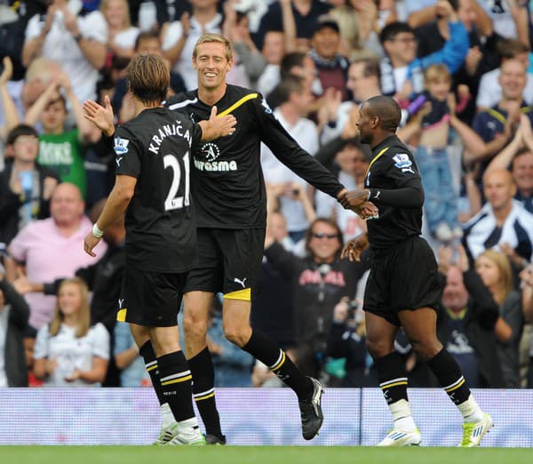 Legendárny anglický futbalista Peter Crouch.