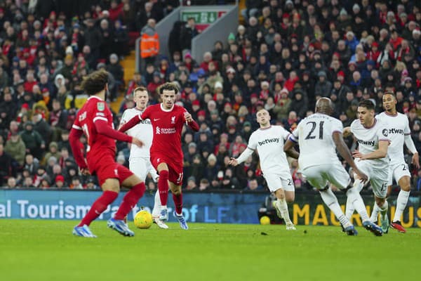 Liverpool nedal West Hamu žiadnu šancu.