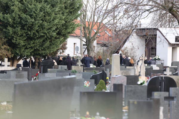 Miestom posledného odpočinku Rudolfa Hrubého je cintorín vo Vajnoroch, kde ho najbližšia rodina v tichosti pochovala.