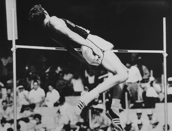 DICK FOSBURY zomrel v roku 2023 - Americký atlét, ktorý zmenil skok do výšky. 
