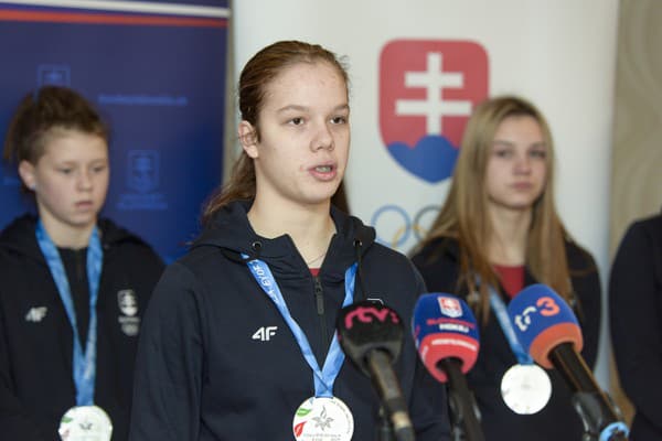 Talentovaná slovenská hokejistka i hokejbalistka Nela Lopušanová zbiera úspech za úspechom.