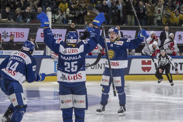 Davos sa teší zo zisku cennej trofeje.