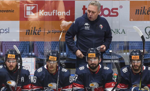 Na snímke tréner HC Slovan Bratislava Peter Oremus.