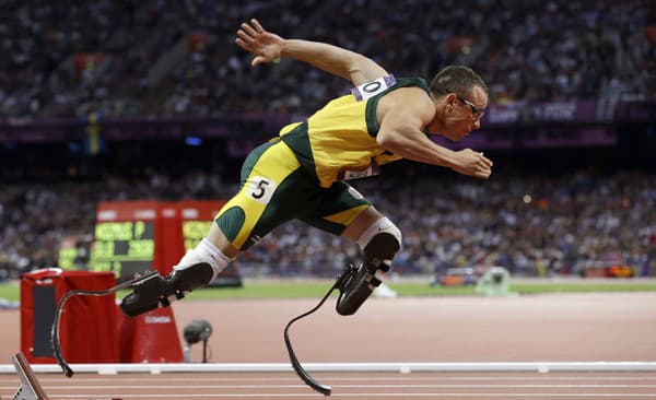 Bývalého juhoafrického paraatléta Oscara Pistoriusa podmienečne prepustili z väzenia. 