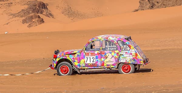 Toto autíčkou je magnetom objektívov na tohtoročnom Dakare.