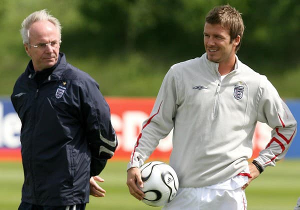 Tréner Sven Goran Eriksson a David Beckham.