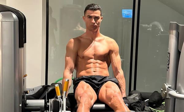 Ronaldo maká v posilke na blížiaci sa prestížny súboj proti Messimu.