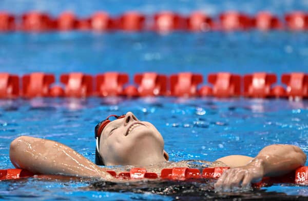 Americká plavkyňa Katie Ledecka predviedla neskutočný kúsok.