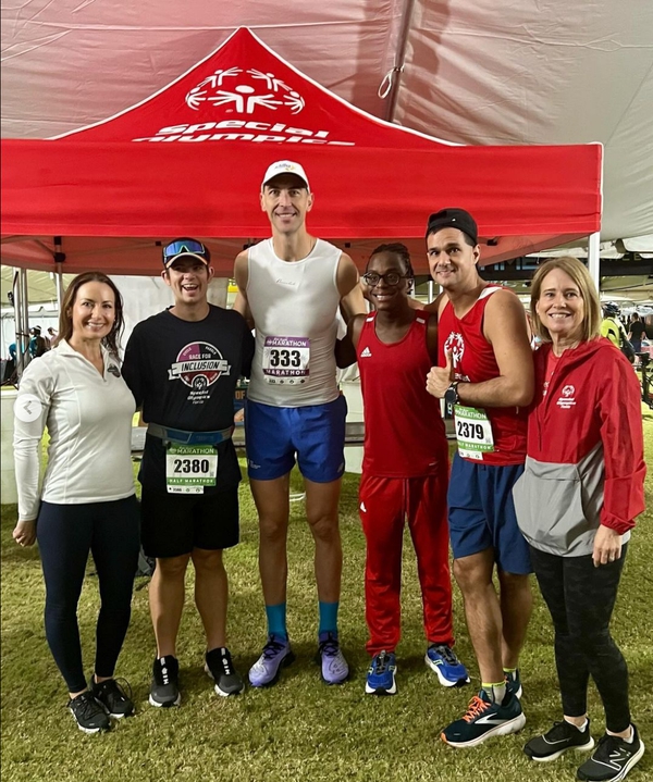 Zdeno Chára si na maratóne v Houstone vylepšil osobný rekord.