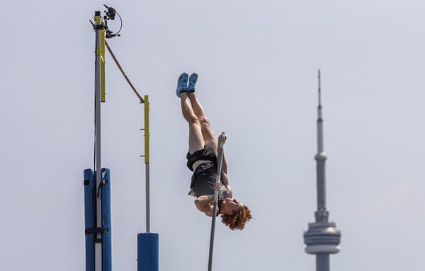 Bývalý majster sveta v skoku o tyči Shawn Barber zomrel vo veku 29 rokov.