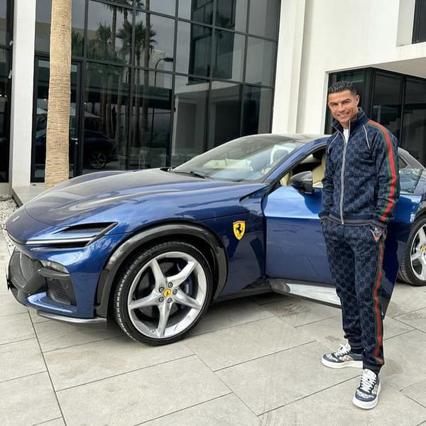 Portugalčan Ronaldo má vyše 20 luxusných áut