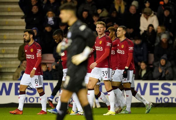 Anglický futbalový klub Manchester United sa v posledných sezónach výrazne trápi.