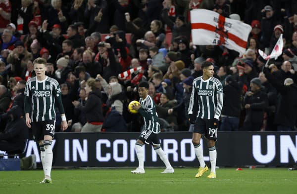 Anglický futbalový klub Manchester United sa v posledných sezónach výrazne trápi.