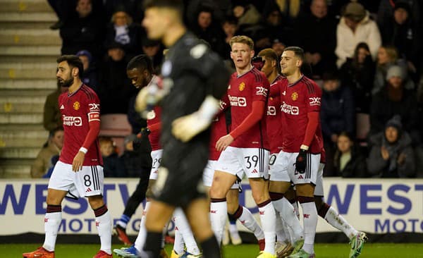 Anglický futbalový klub Manchester United sa v posledných sezónach výrazne trápi.