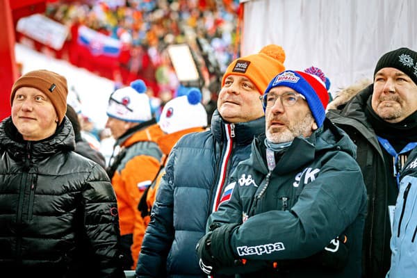 Do Nízkych Tatier dorazil aj bratislavský župan Juraj Droba (v oranžovej čiapke).