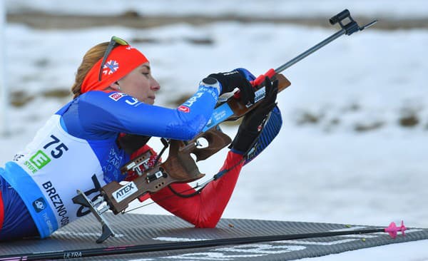 Na snímke slovenská biatlonistka Anastasia Kuzminová počas streľby v šprinte.