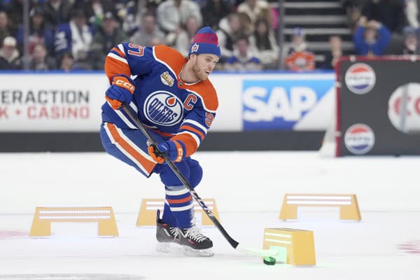 Connor McDavid počas súťaže zručností v NHL.