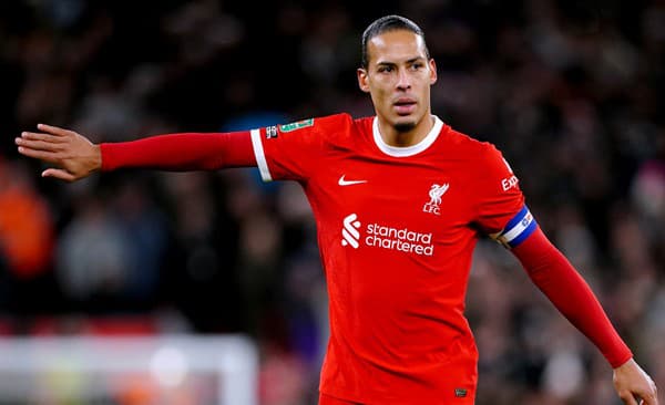 Obranca Liverpoolu Virgil Van Dijk bol strojcom veľkej chyby.