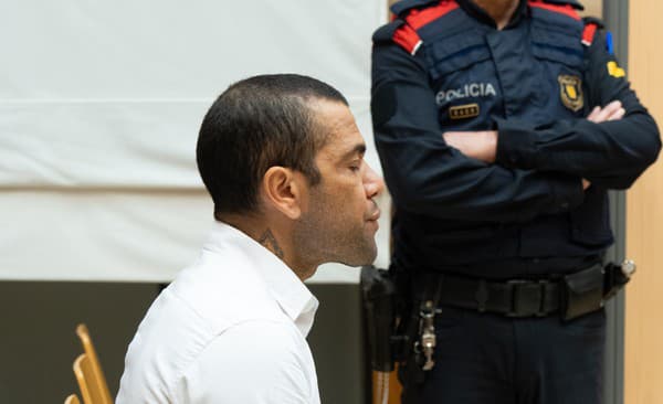 Dani Alves dostal trest odňatia slobody na 4,5 roka.