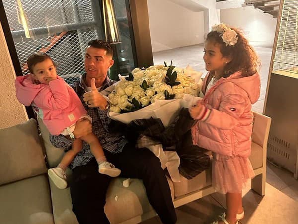 Cristiano Ronaldo oslávil 39. narodeniny a tiež oznámil návrat do tréningového procesu po tom, čo sa zotavil zo zranenia lýtka.