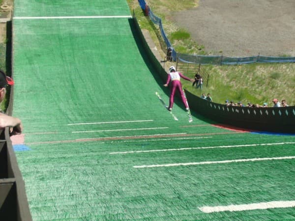 Spojenie skoky na lyžiach a Maracana je odvážnejšie ako tenis na vode!