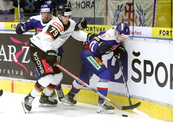 Slovenskí hokejisti v druhom zápase proti Nemecku.