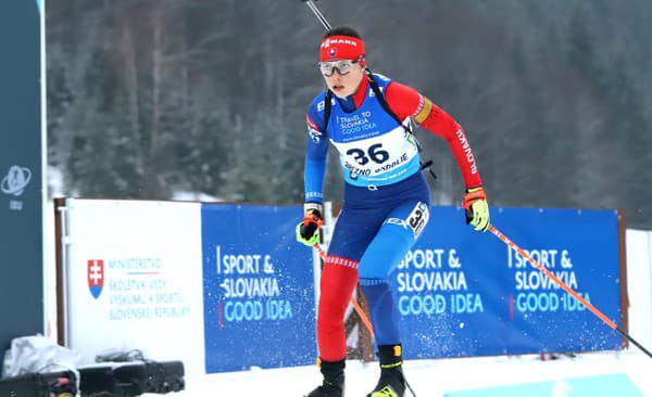 Slovenská biatlonistka Ema Kapustová obsadila v pretekoch s masovým štartom na 9 km na juniorských ME v poľských Jakuszyciach 3. miesto.