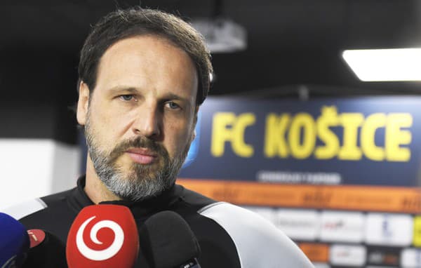 Tréner Košíc Ján Kozák ml. bol po zápase v Trenčíne poriadne vytočený na rozhodcu Smoláka.