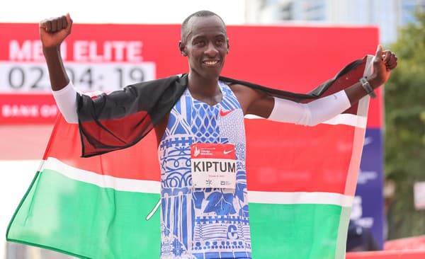 Kenský bežec Kelvin Kiptum zahynul pri autonehode.