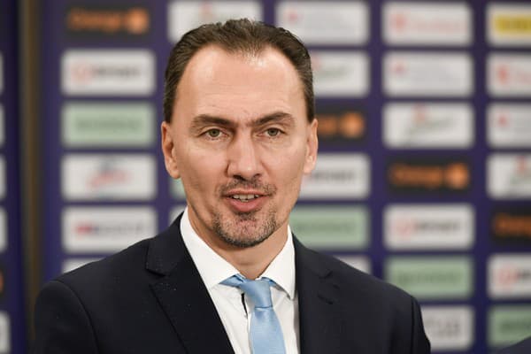Prezident SZĽH Miroslva Šatan uviedol, že rozhodnutie o hráčoch z KHL príde v apríli.