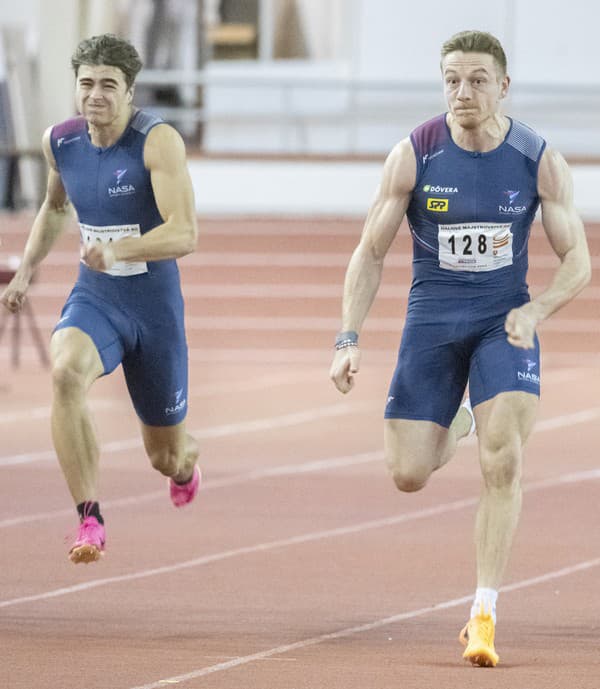 Slovenskí šprintéri, vpravo Ján Volko a vľavo Filip Federič vo finále v behu na 60 m mužov na halových majstrovstvách SR v atletike