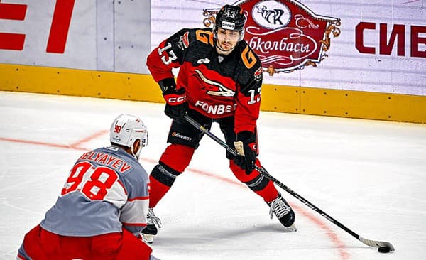 Slovenský útočník Tomáš Jurčo pôsobí v tíme KHL Avangard Omsk.