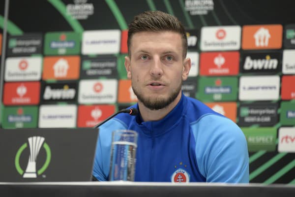 Na snímke rakúsky obranca Slovana Kevin Wimmer počas tlačovej konferencie.