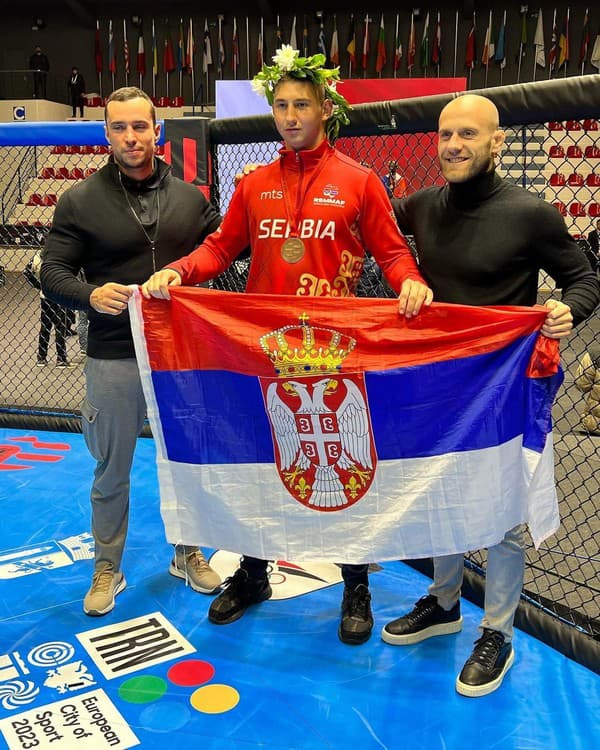 MMA zápasník Stefan Savič úspešne reprezentoval Srbsko. 