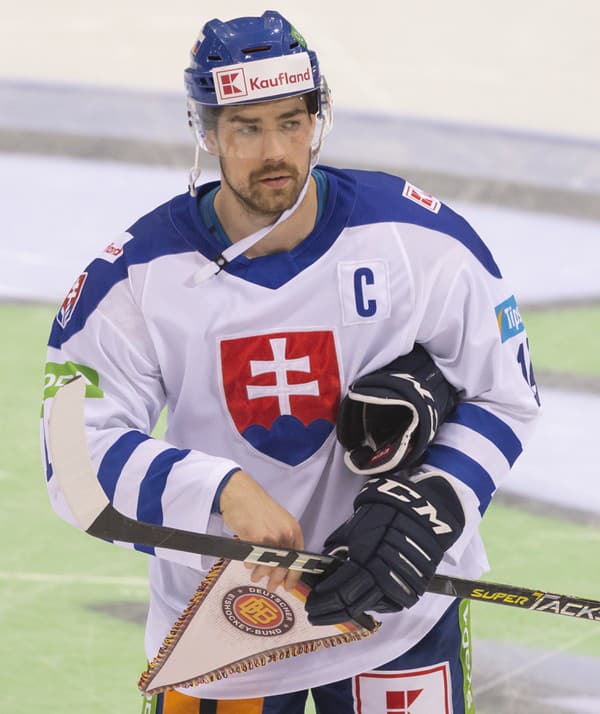 Slovenský hokejový obranca Peter Čerešňák.