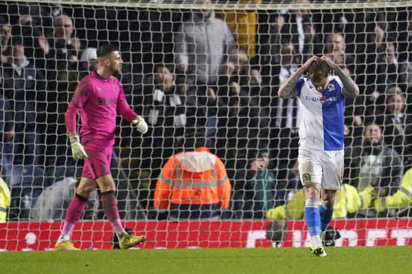 Martin Dúbravka bol ústrednou postavou Newcastlu United pri postupe do štvrťfinále FA Cupu cez Blackburn Rovers. 