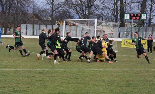 Obrovská radosť hráčov Lipian po poslednej penalte.