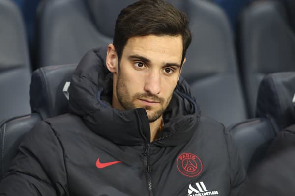 Futbalový brankár Paris St. Germain Sergio Rico sa po mesiaci v kóme vracia.