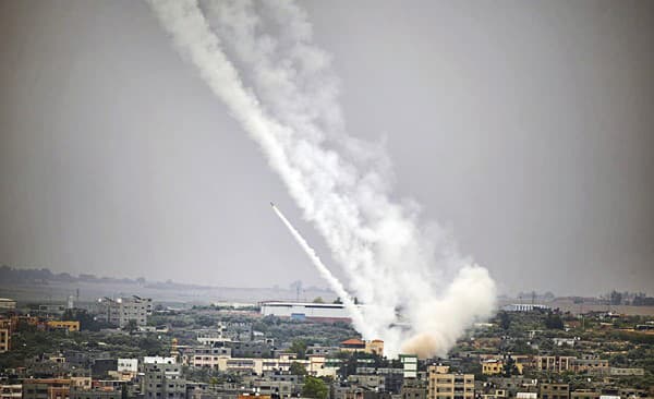 Kvôli raketovým útokom Hamasu musela rodina futbalistu ujsť z Izraela.